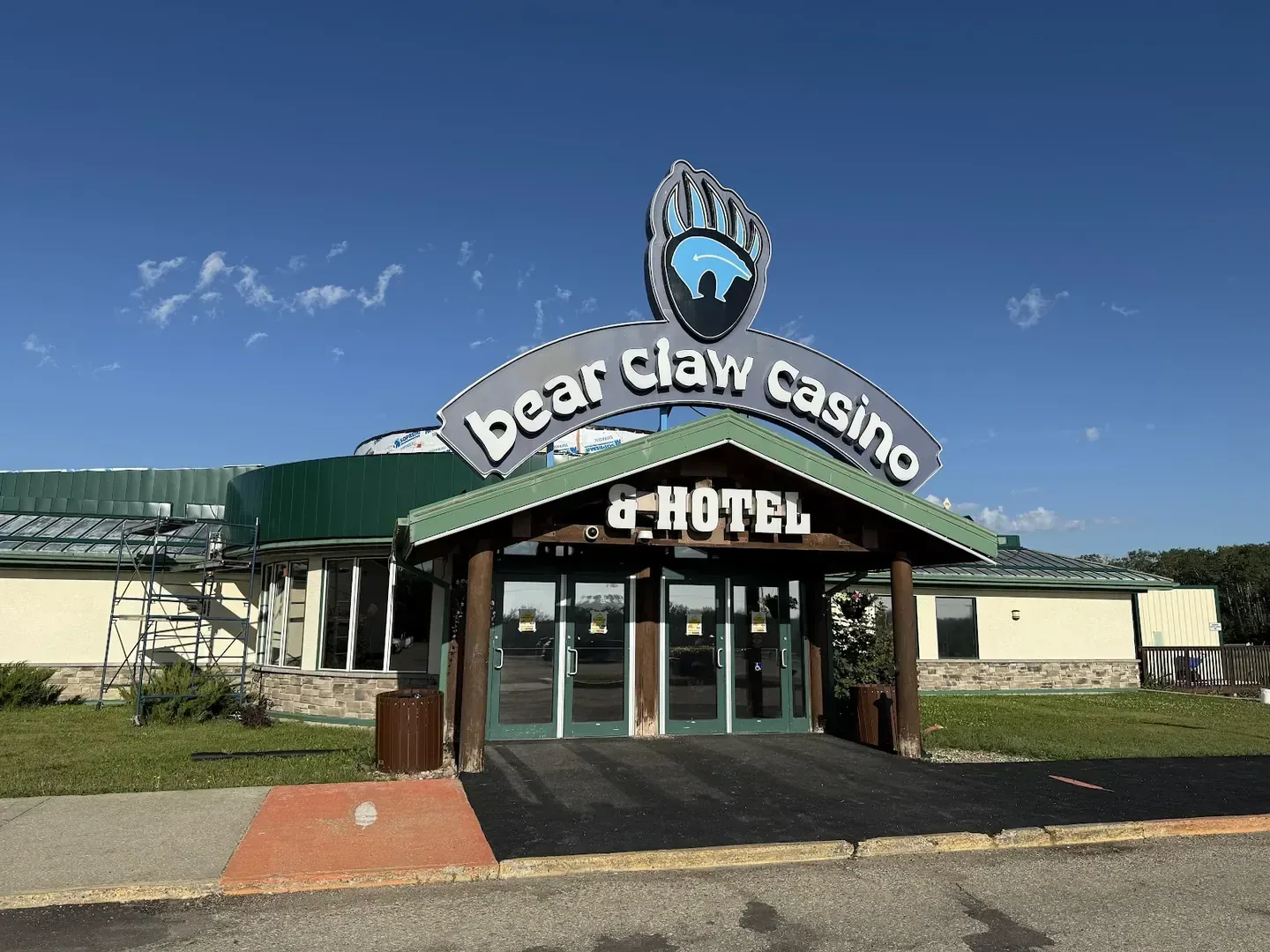 Bear Claw Casino & Hotel, Carlyle